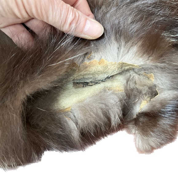 Genuine SILVER FOX FUR STOLE. - Picture 7 of 9